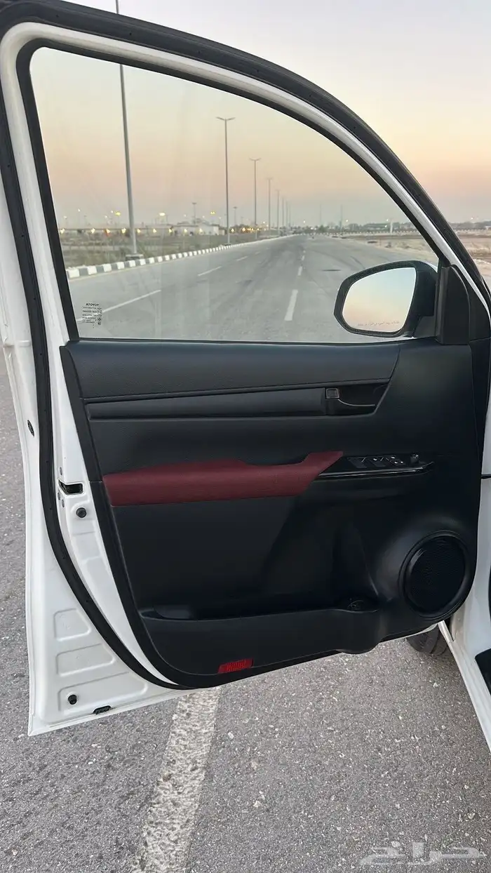 هايلوكس بنزين عداد 29الف وكاله GLX 10
