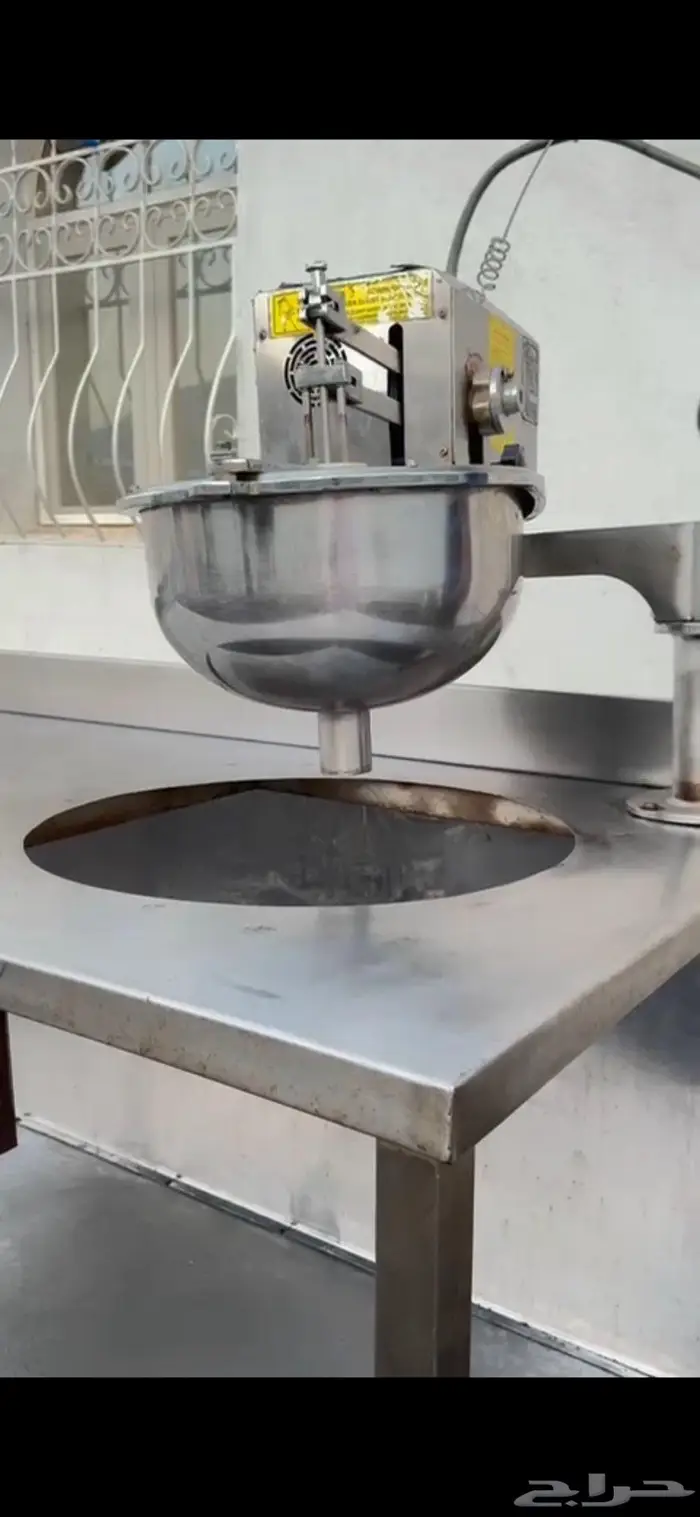 مكينة لقيمات وطاولة استيل 0