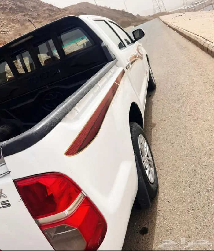 هايلوكس للبيع 10