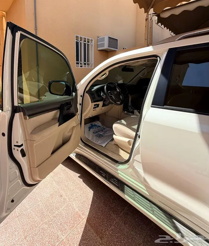 لاندكروزر 2019 GXR2 عبدالطيف جميل 4