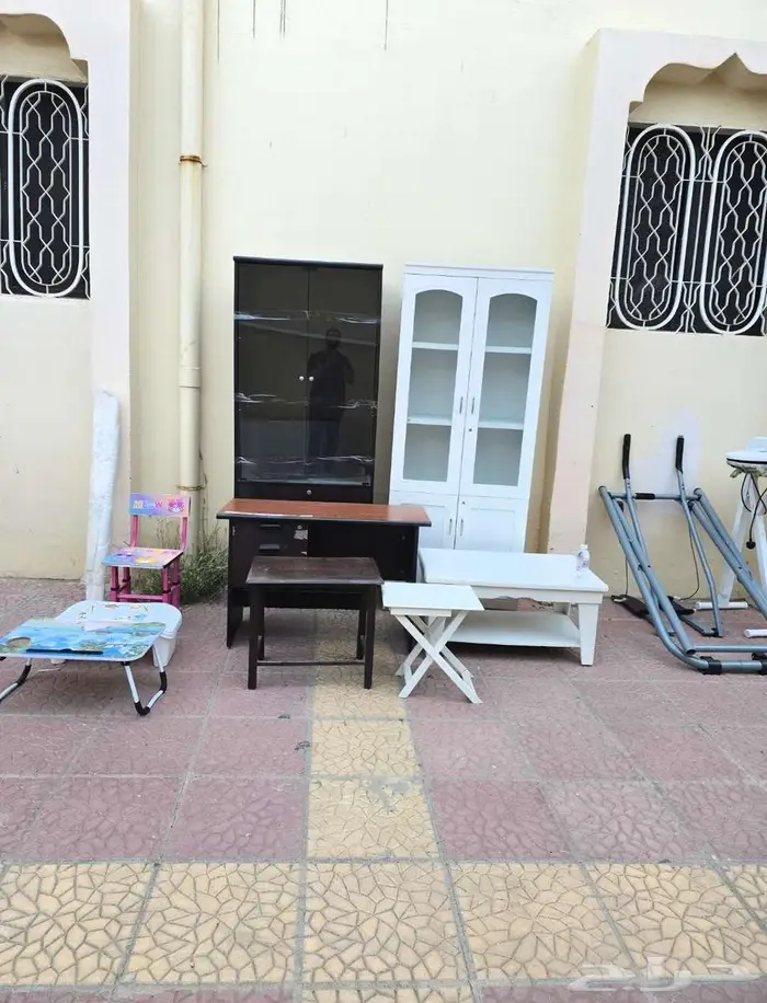 دواليب وطاولة وكاوية ومكتب 0