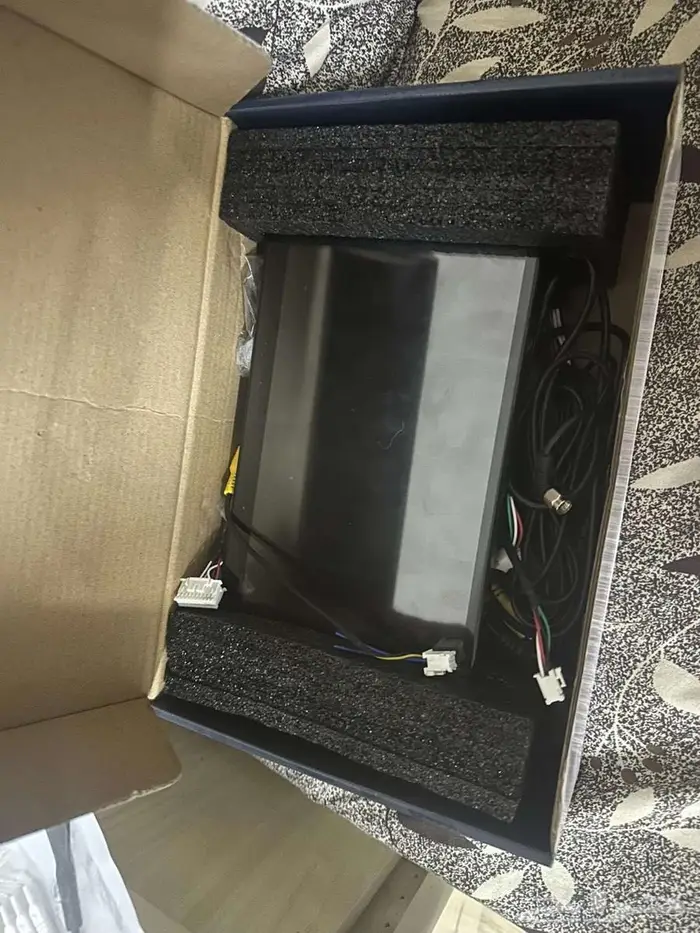 شاشة تعتبر جديدة تركبت على السيارة ثلاث ايام فقط 0