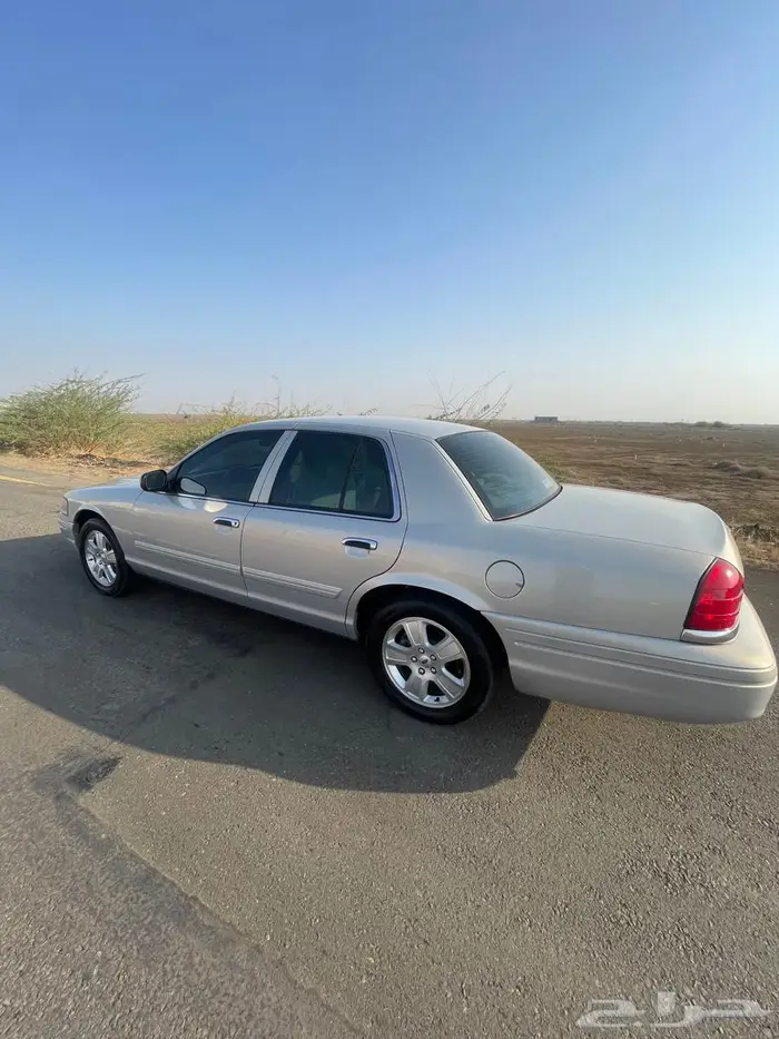 فورد كراون فكتوريا 2011 4