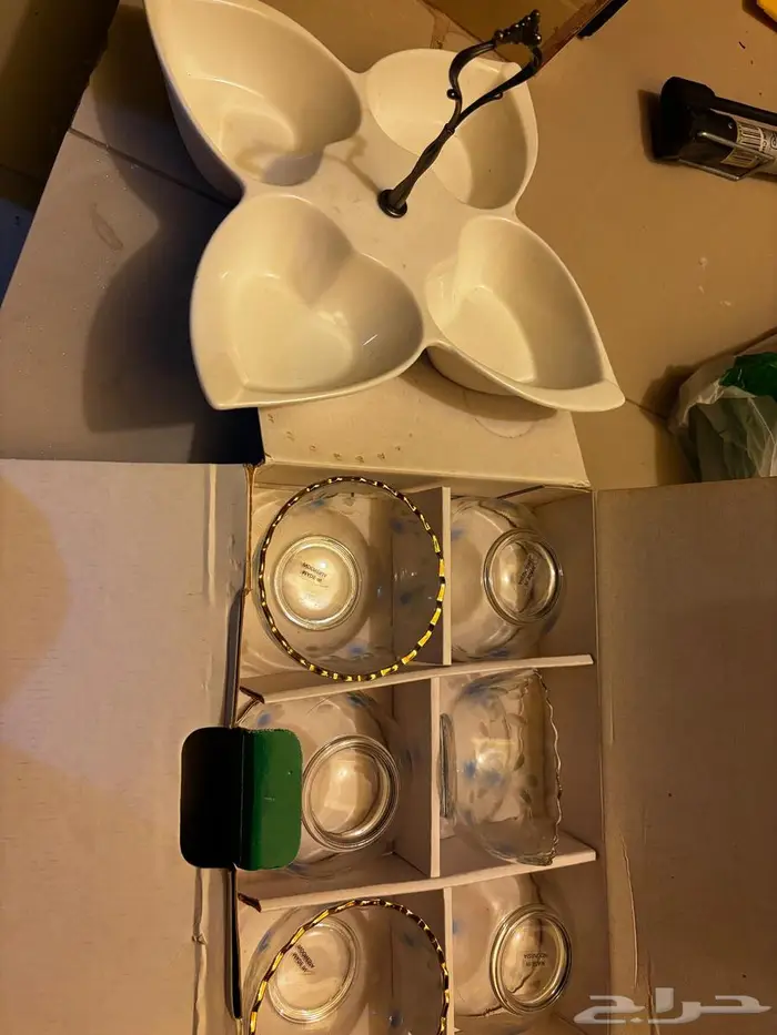 مجموعة أكواب وصحون مستعملة بحالة ممتازة 3