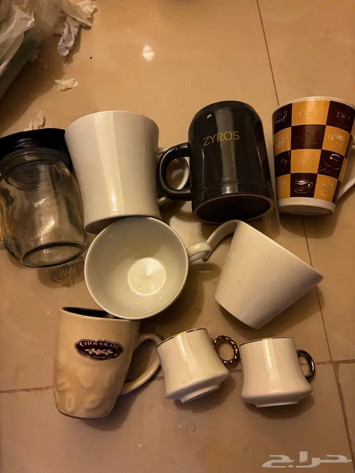 مجموعة أكواب وصحون مستعملة بحالة ممتازة 4
