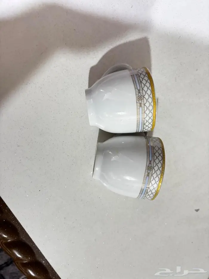 مجموعة أكواب وصحون مستعملة بحالة ممتازة 6