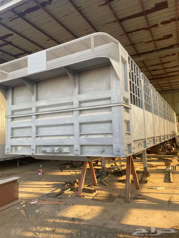 للبيع تيدر طول 14 متر عرض مترين ونص من الخارج 0