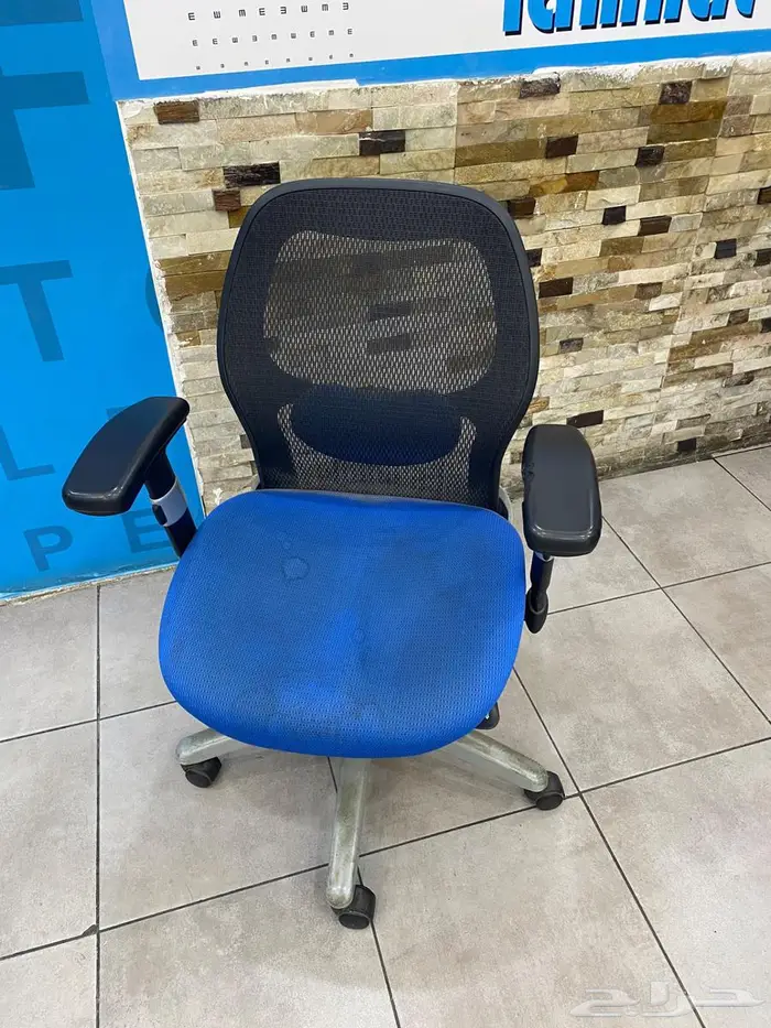 أغراض وأثاث محل نظارات 6