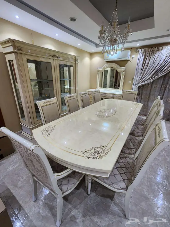 طقم طاولة طعام كلاسيك من مفروشات الصبان 0