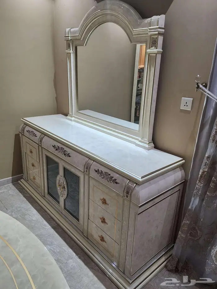 طقم طاولة طعام كلاسيك من مفروشات الصبان 1