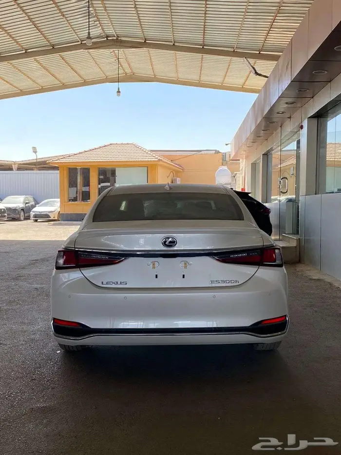 لكزس ES300 فئة AH هايبرد 2025ب176.900شامل لدى الفريدي 2