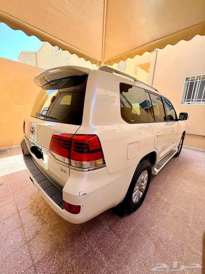 لاندكروزر 2019 GXR2 عبدالطيف جميل 3