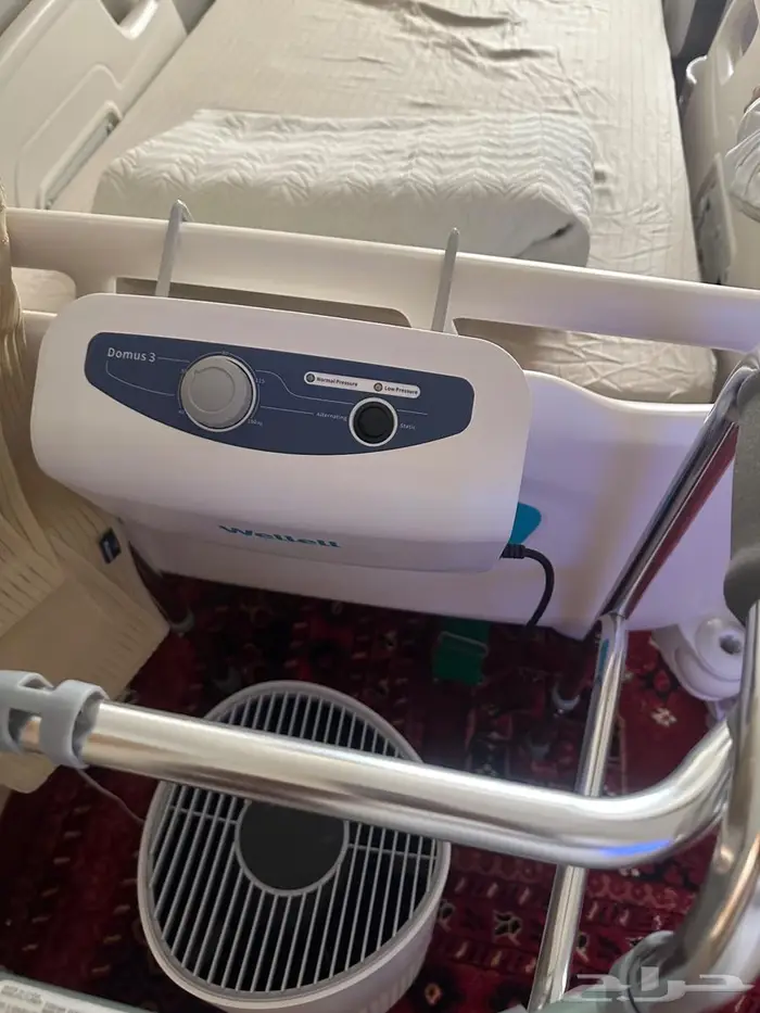 للبيع سرير طبي مع مرتبتين وحده طليه 0