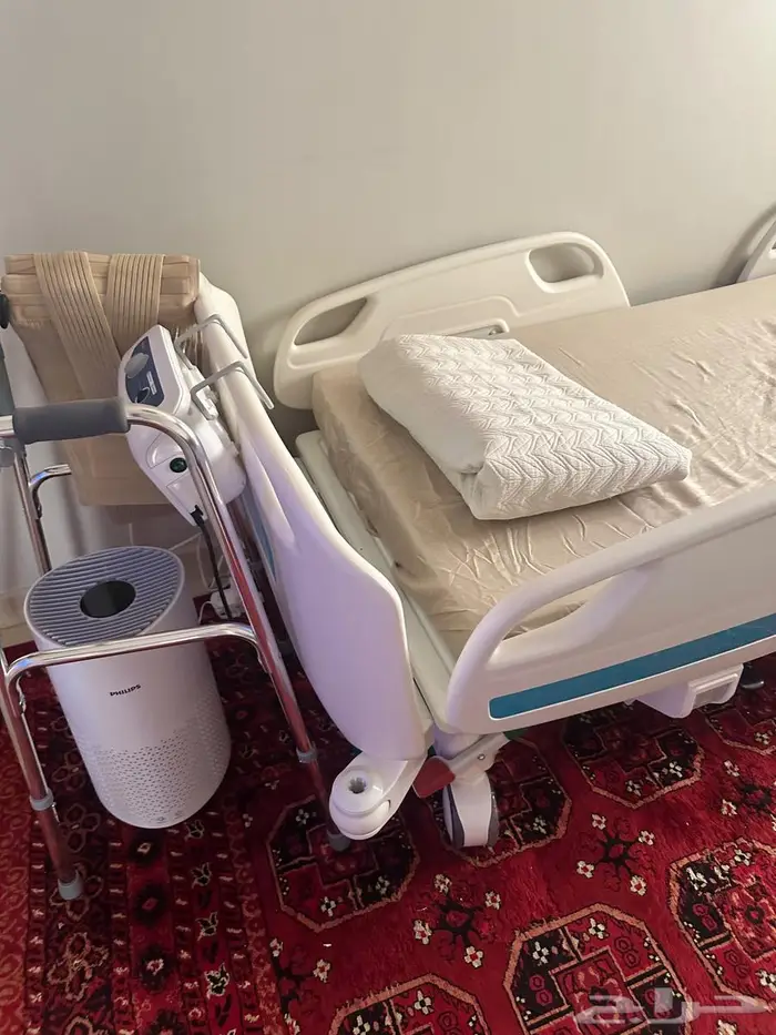 للبيع سرير طبي مع مرتبتين وحده طليه 1