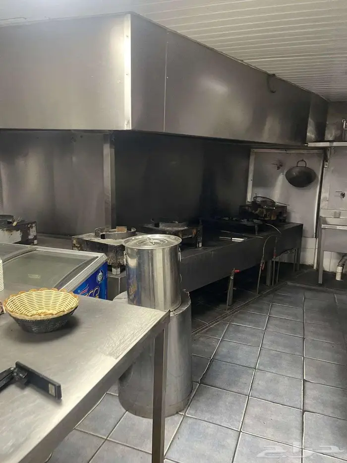 مطعم للبيع في شارع الملك عبدالله بالخبر مع كامل معداته 2