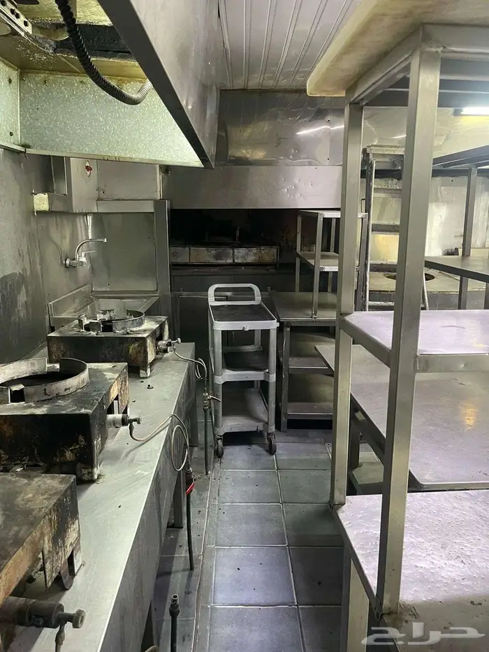 مطعم للبيع في شارع الملك عبدالله بالخبر مع كامل معداته 12