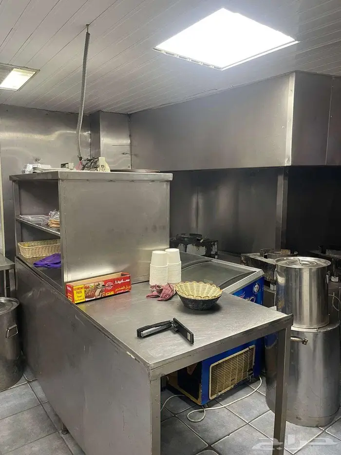 مطعم للبيع في شارع الملك عبدالله بالخبر مع كامل معداته 4