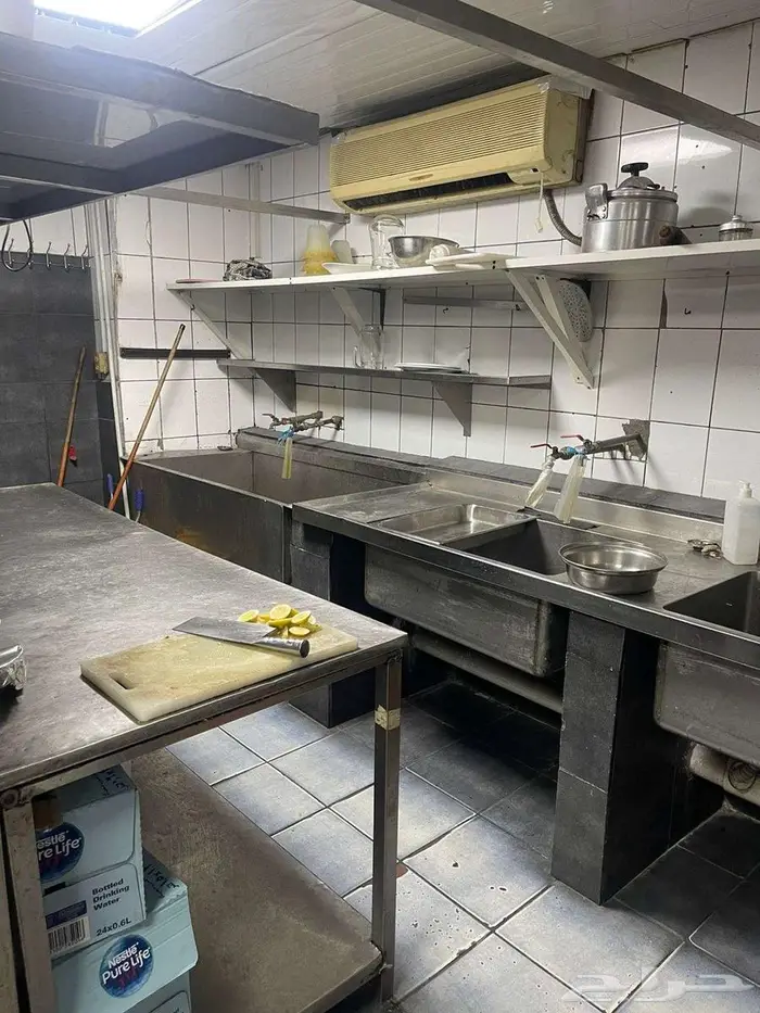 مطعم للبيع في شارع الملك عبدالله بالخبر مع كامل معداته 11