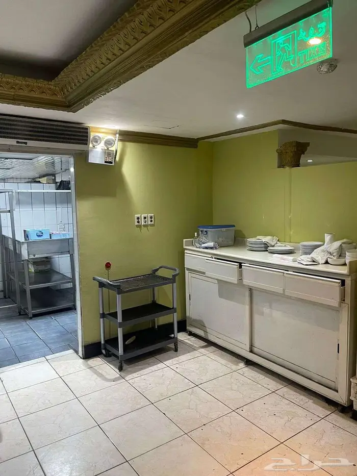 مطعم للبيع في شارع الملك عبدالله بالخبر مع كامل معداته 8