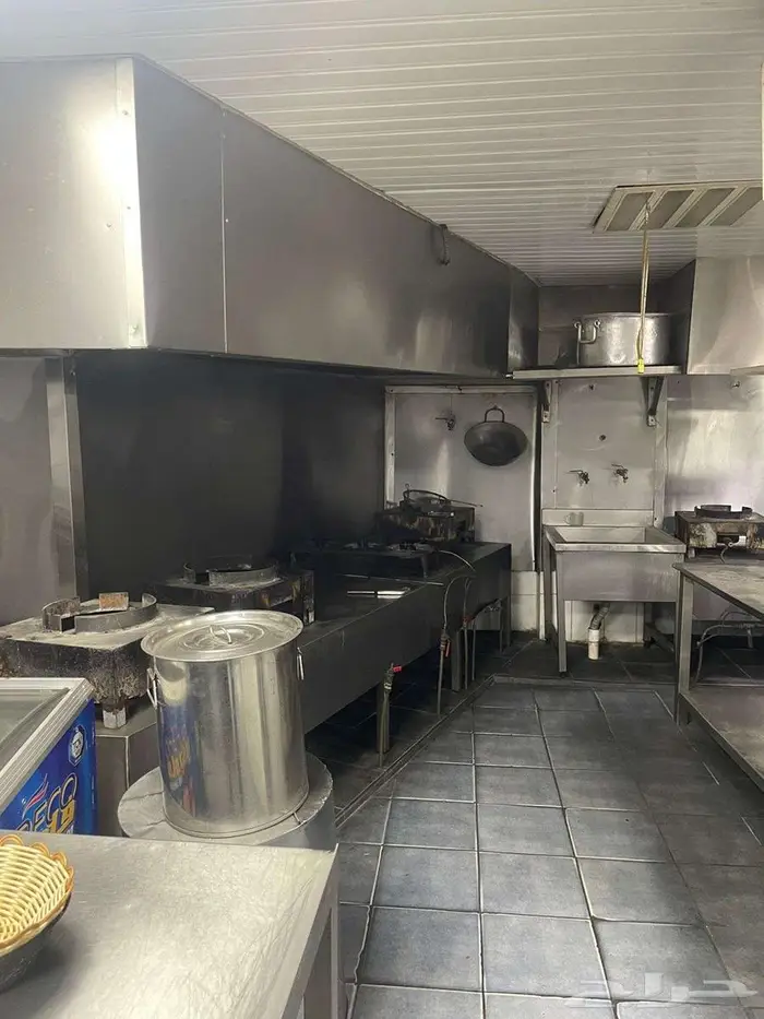 مطعم للبيع في شارع الملك عبدالله بالخبر مع كامل معداته 13