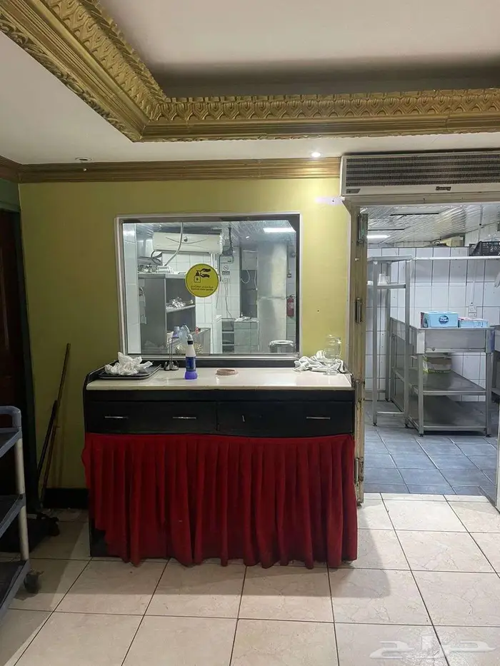 مطعم للبيع في شارع الملك عبدالله بالخبر مع كامل معداته 14