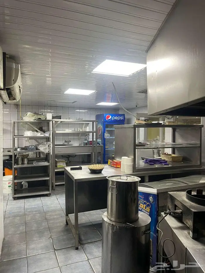 مطعم للبيع في شارع الملك عبدالله بالخبر مع كامل معداته 16
