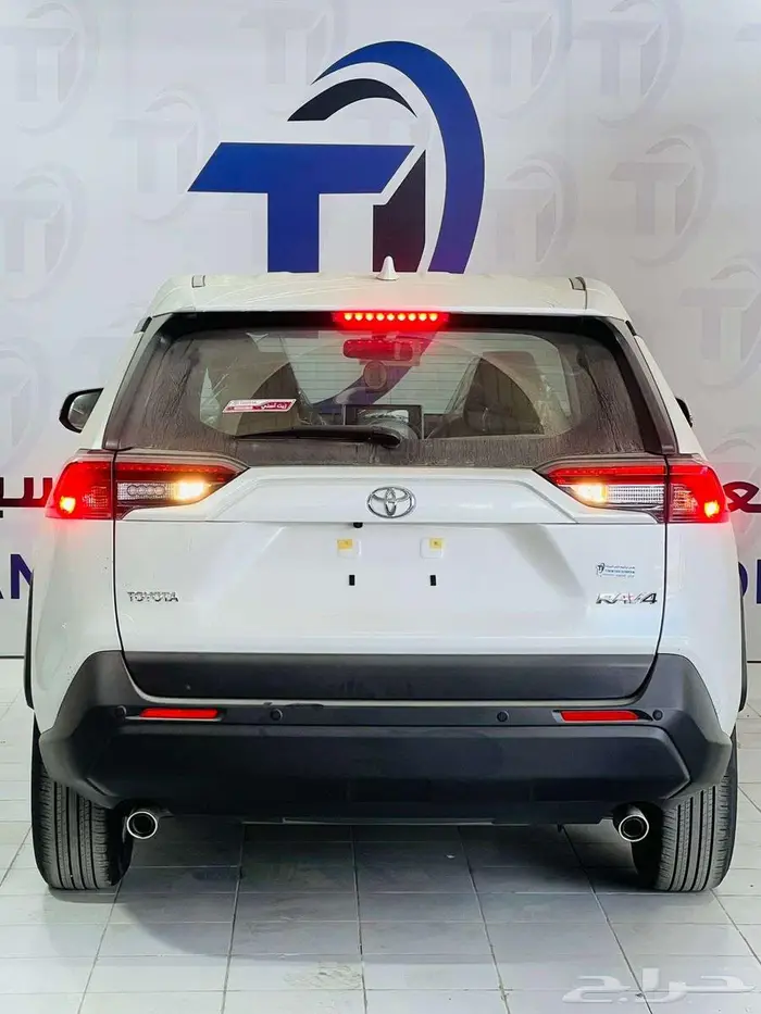 تويوتا راف فور LE دفع امامي بنزين 2025 3