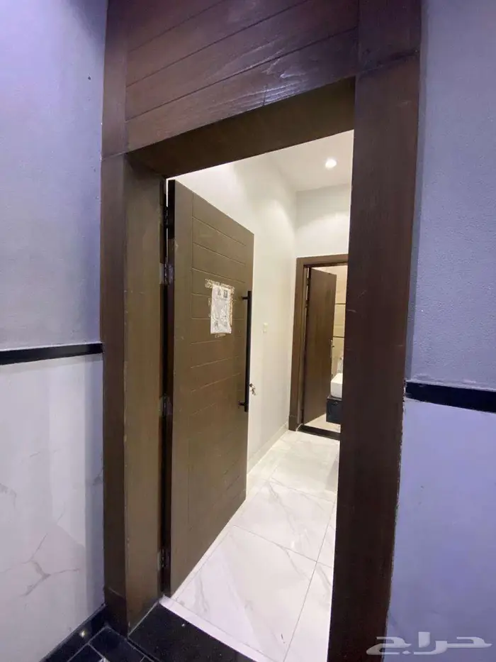 شقه للايجار مكونه من غرفتين فقط وحمام بحي المروة مع مطبخ 2