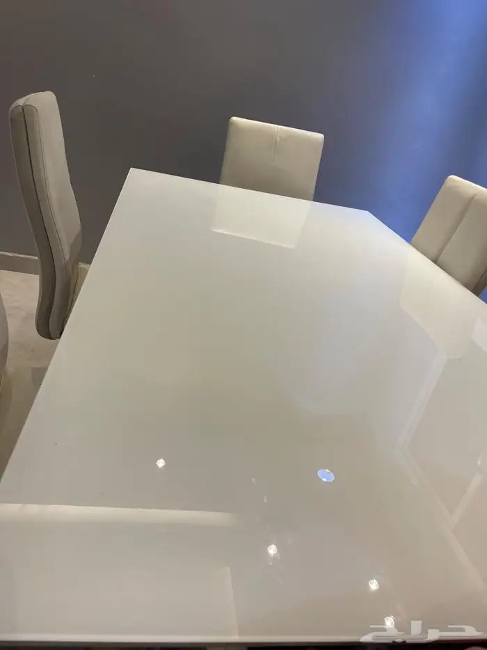 طاولة طعام وكراسي 0