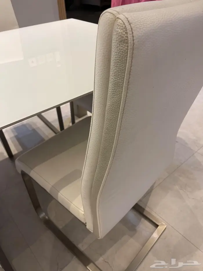 طاولة طعام وكراسي 4