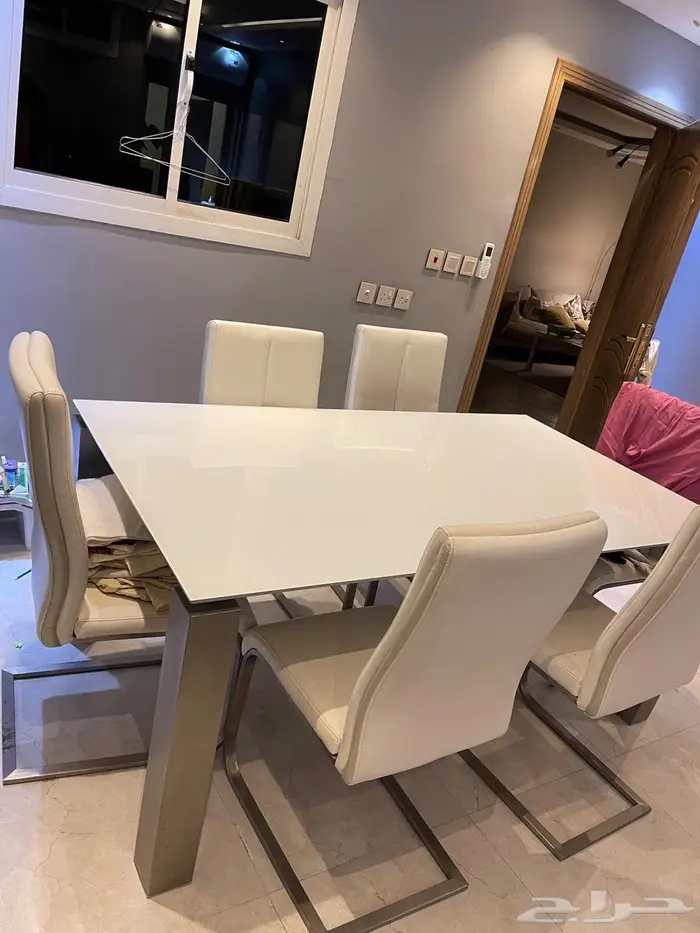 طاولة طعام وكراسي 3