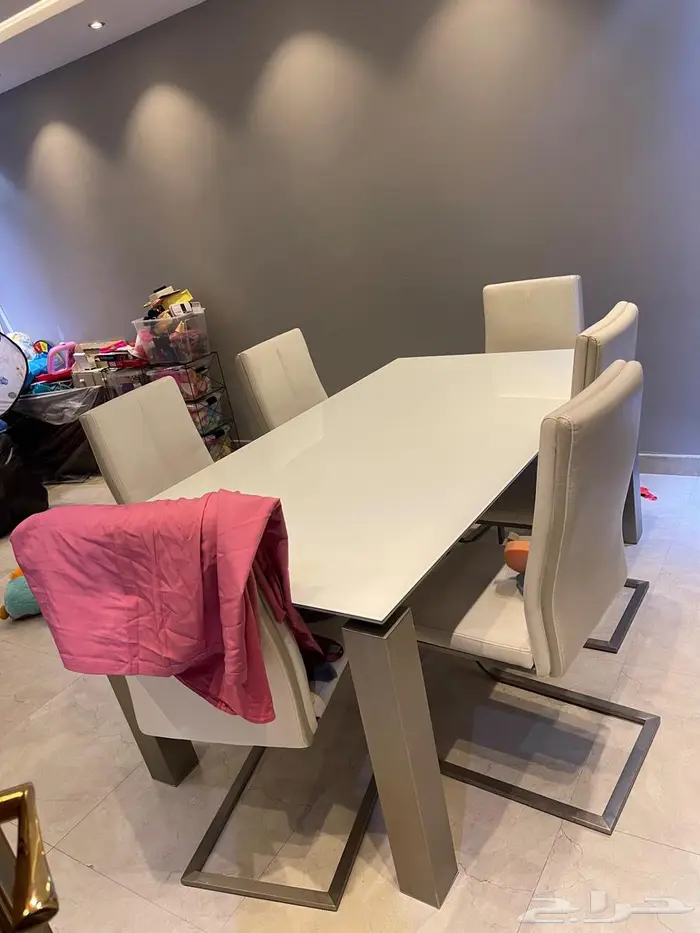 طاولة طعام وكراسي 5