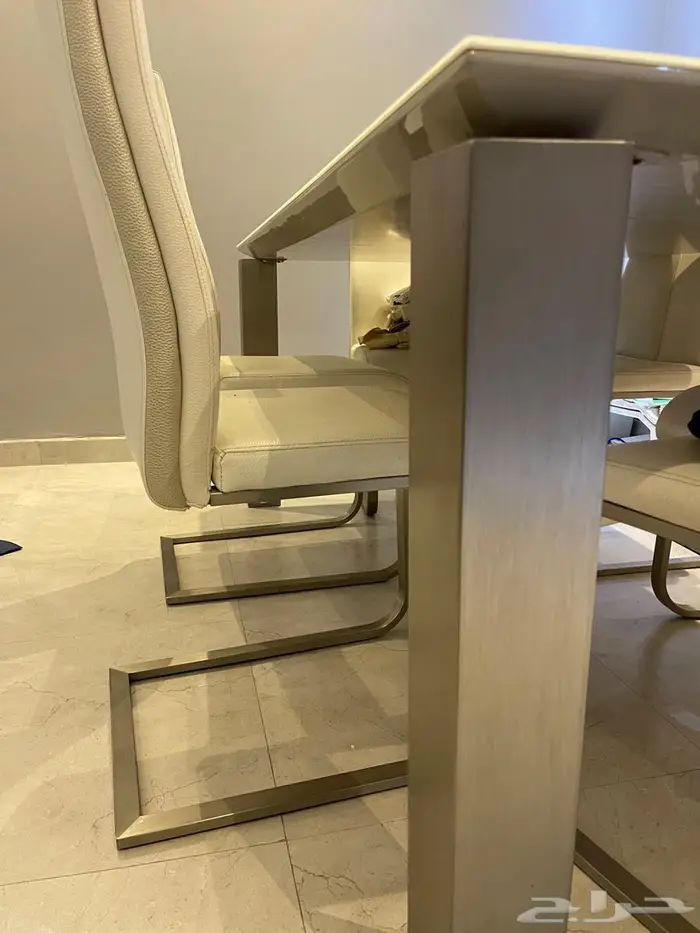 طاولة طعام وكراسي 7