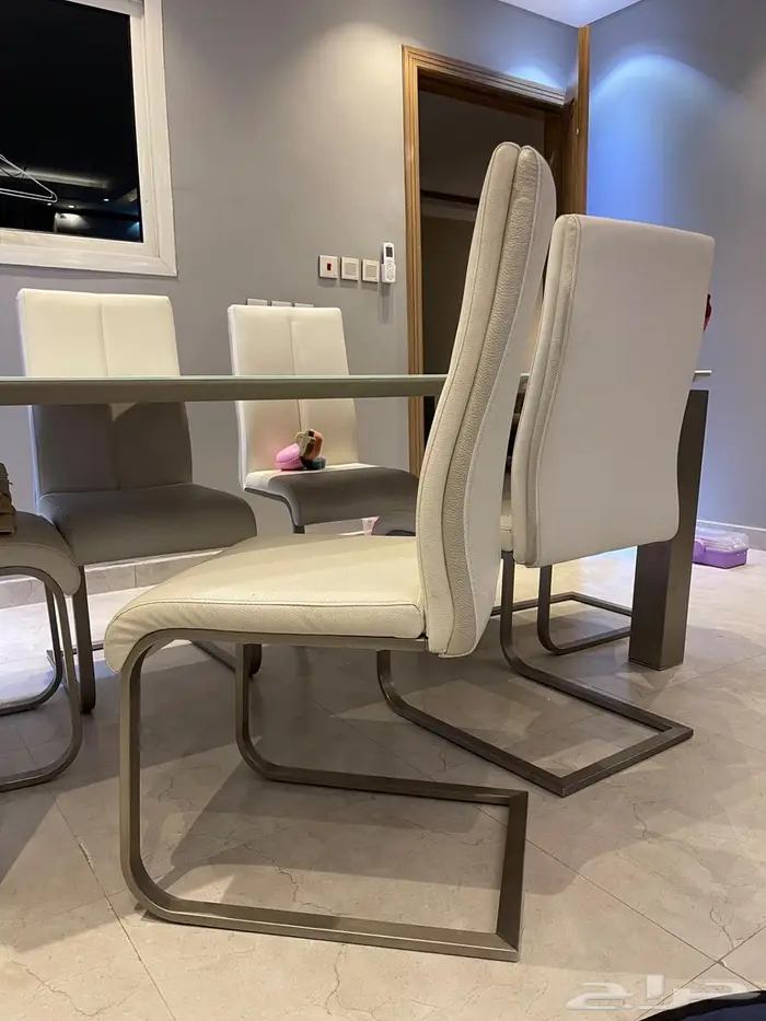 طاولة طعام وكراسي 8