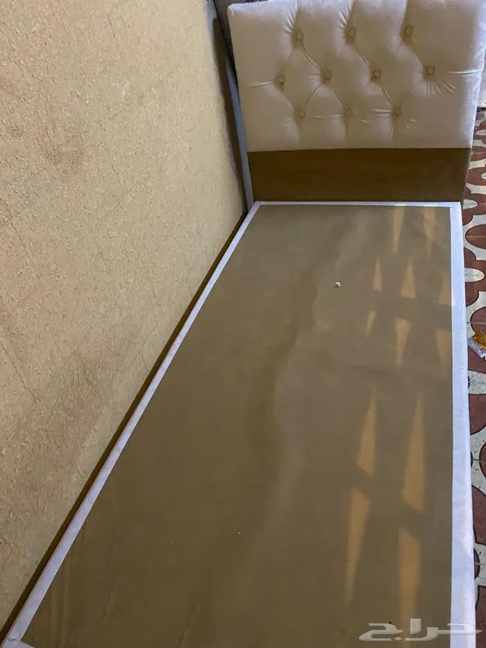 سرير واسفنج بحالة جيدة جدا 0
