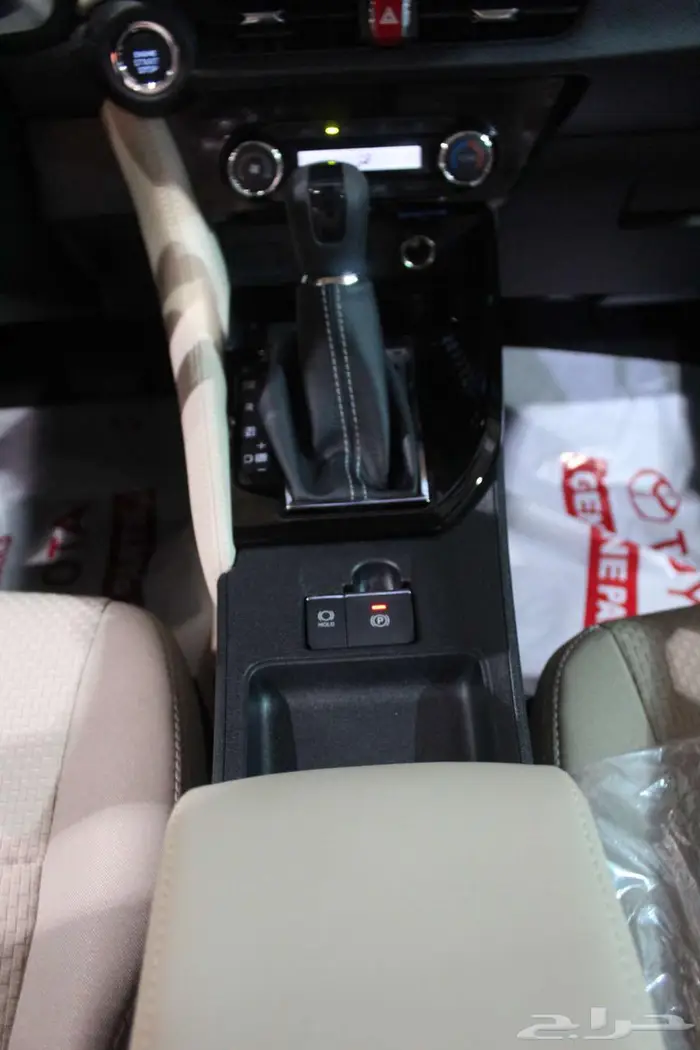 تويوتا يارس YX بنزين 2026 11