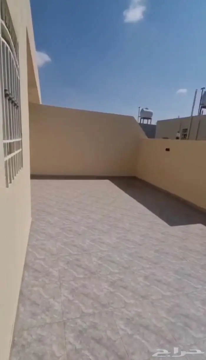 للبيع شقة جديدة في خميس مشيط حي الحرابي 6