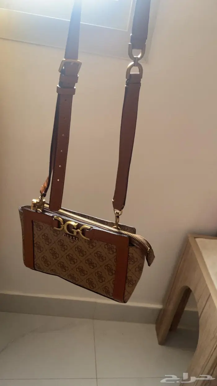 شنطة guess الاصليه وساعة كوتش الاصلية 0