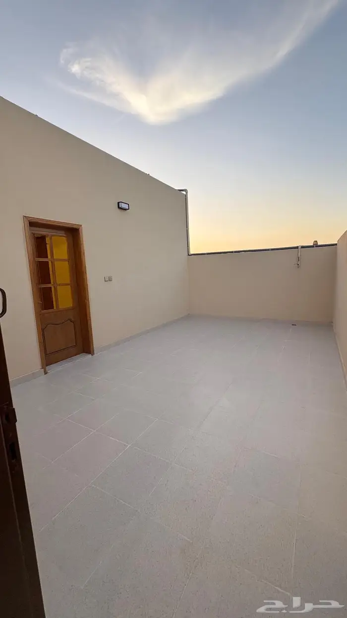 شقه ملحق للبيع مع مشب ومصعد راكب   5 غرف وصاله 11