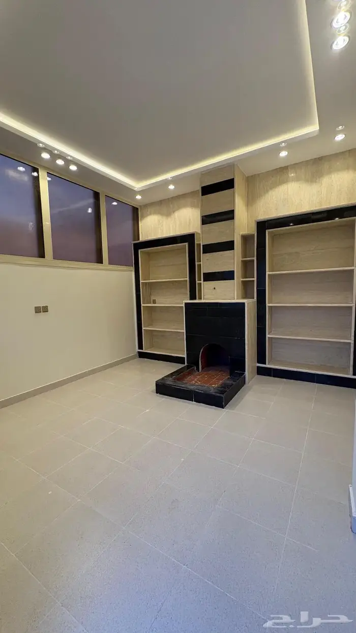 شقه ملحق للبيع مع مشب ومصعد راكب   5 غرف وصاله 0