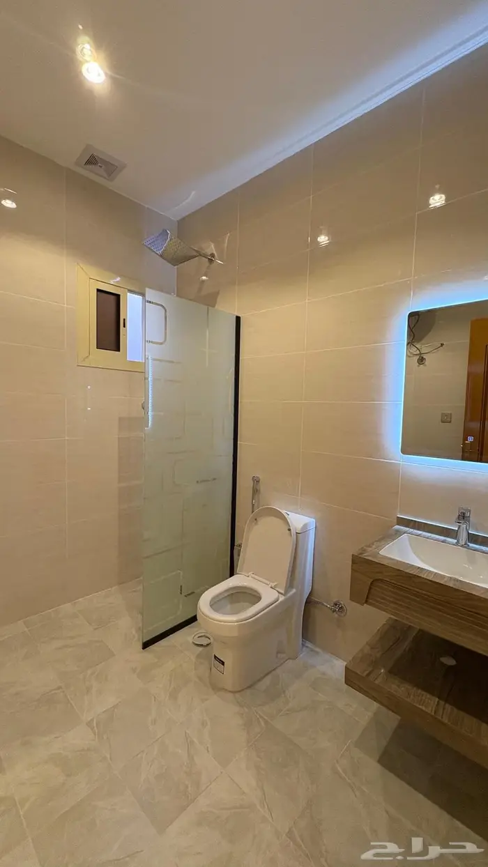 شقه ملحق للبيع مع مشب ومصعد راكب   5 غرف وصاله 14