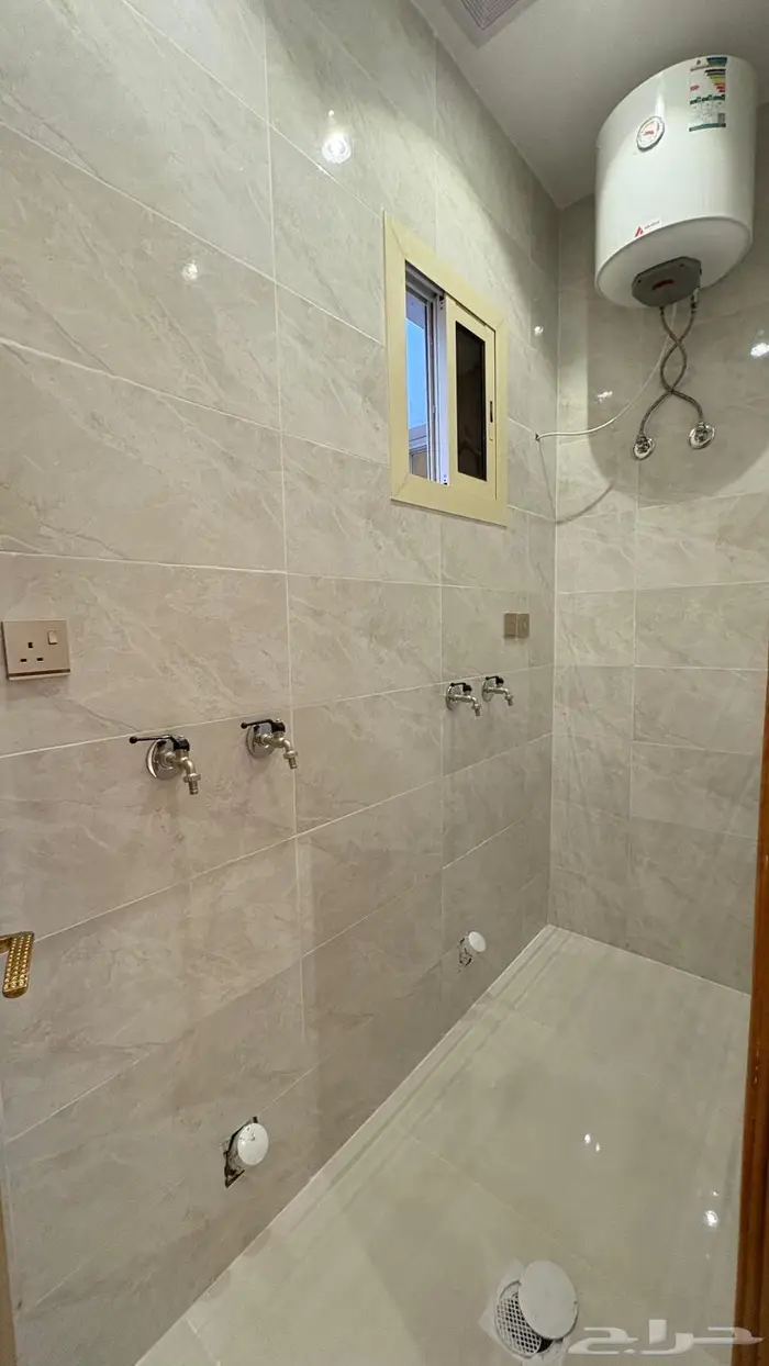 شقه ملحق للبيع مع مشب ومصعد راكب   5 غرف وصاله 19