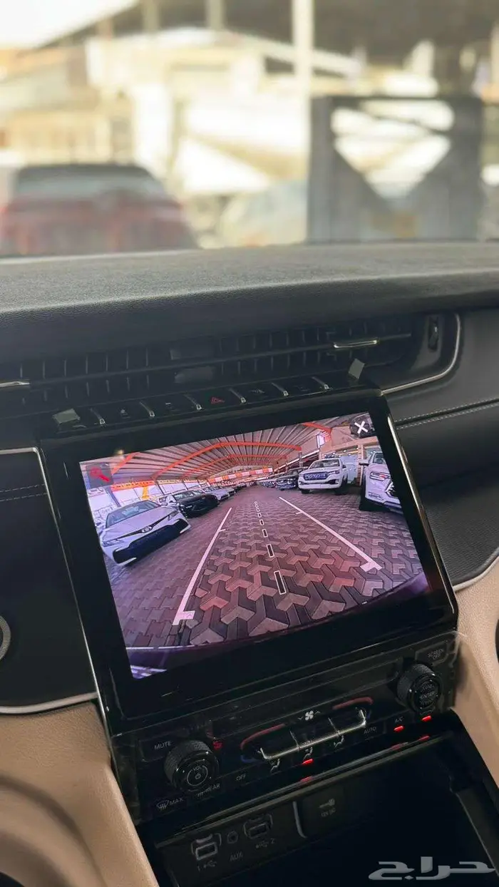 جراند شيروكي 2025 10