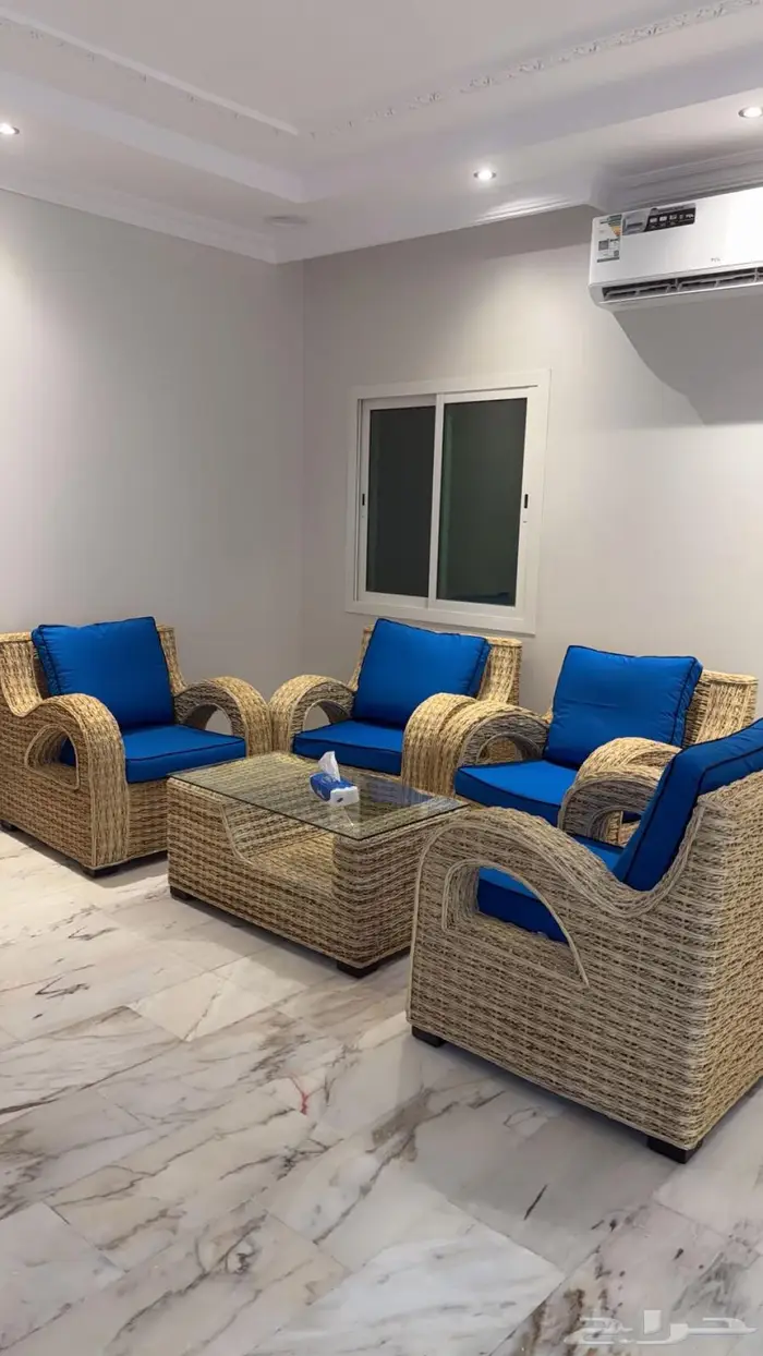 كنب حوش اخدته من محل 2500 سوم جديد ماله يومين 0