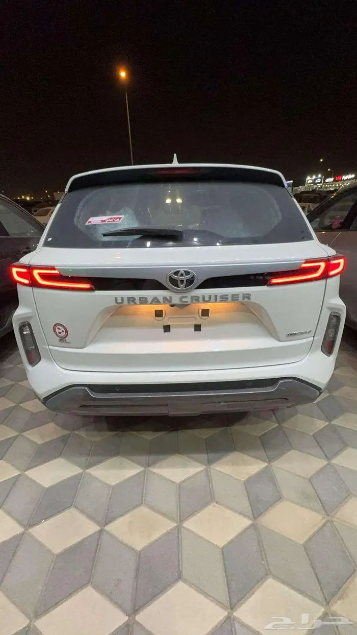 تويوتا اوربان كروز 10