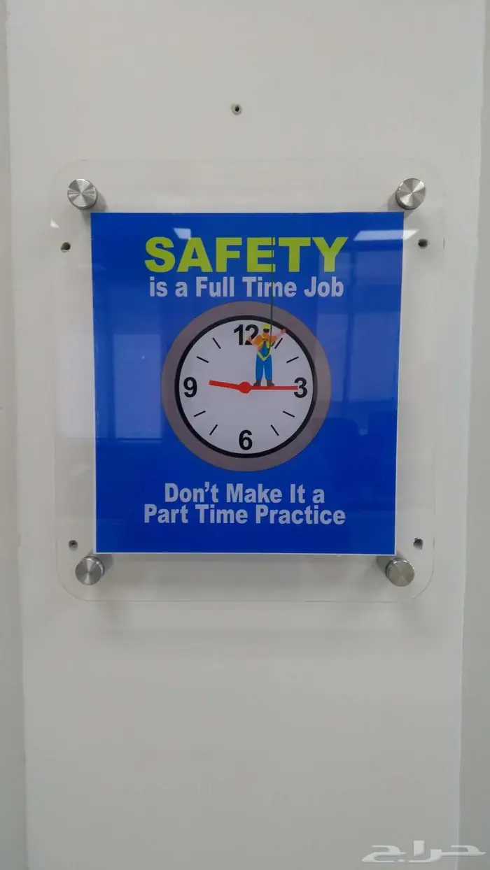 لوحات للمكاتب والمواقف وارقام الشقق والفنادق والمصانع 33