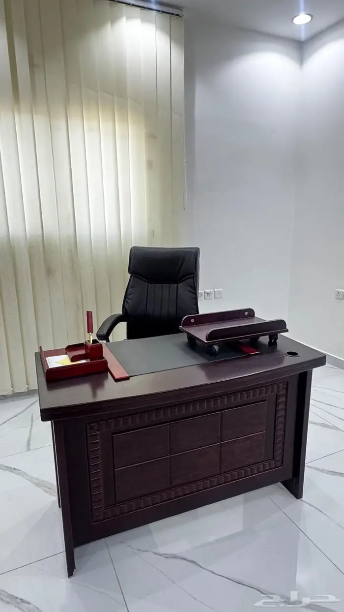 مكاتب للبيع بحالة ممتازة 0