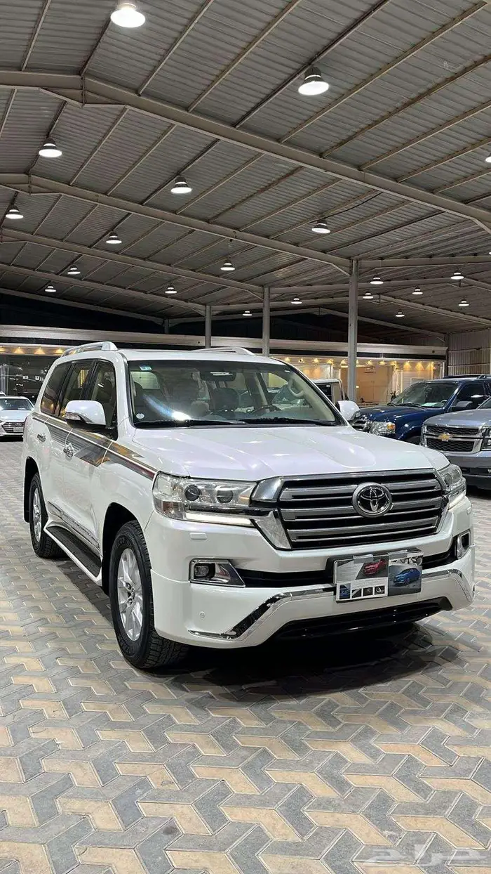 تويوتا جى اكس ار 8 سلندر رقم 3 بريمى موديل 2016 1