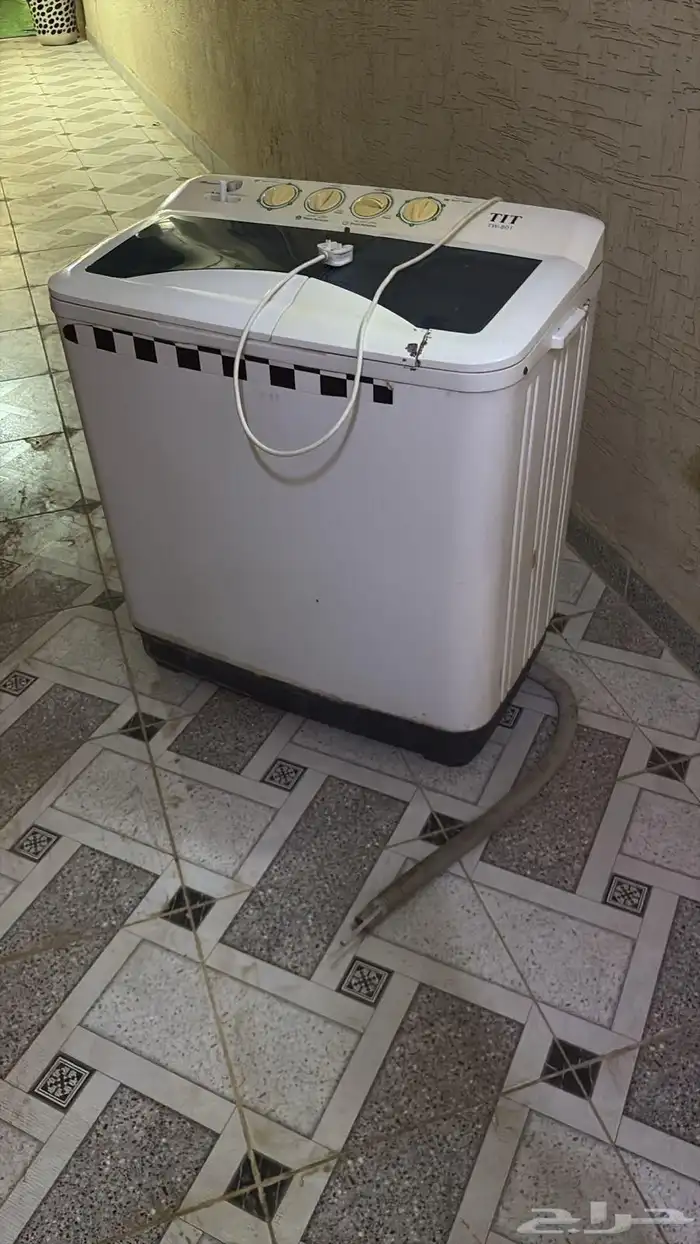 اعرض لكم براده وغساله نضيفه مره مره ولكن اصبع الفيش مكسور 1