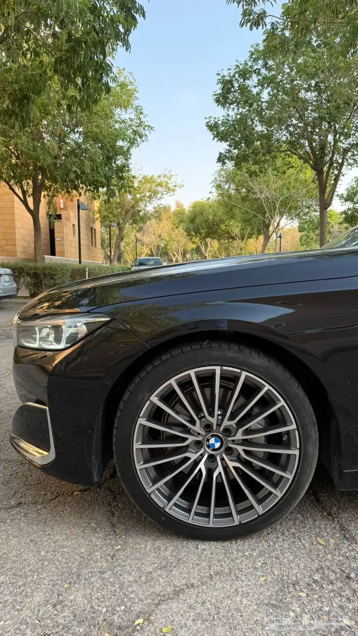 بي ام دبيلو 2022 اسود جملي 3